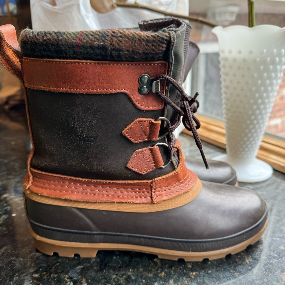 Bass rain boots fully lined with fluffy warm sherpa.
